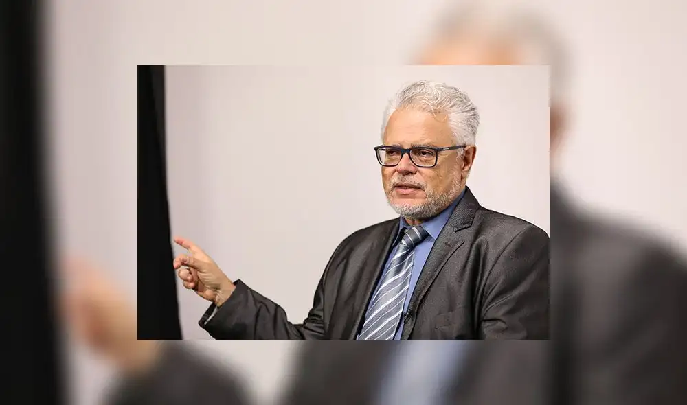 El doctor Rubén Mayorga en la sede de La República