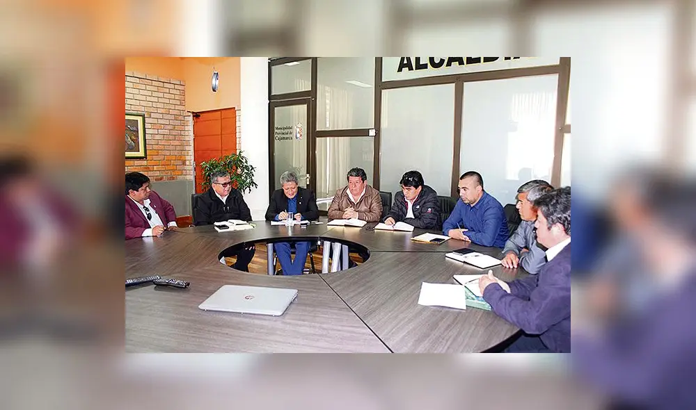 Alcaldes no recibirán a presidente Vizcarra por cambio de sede