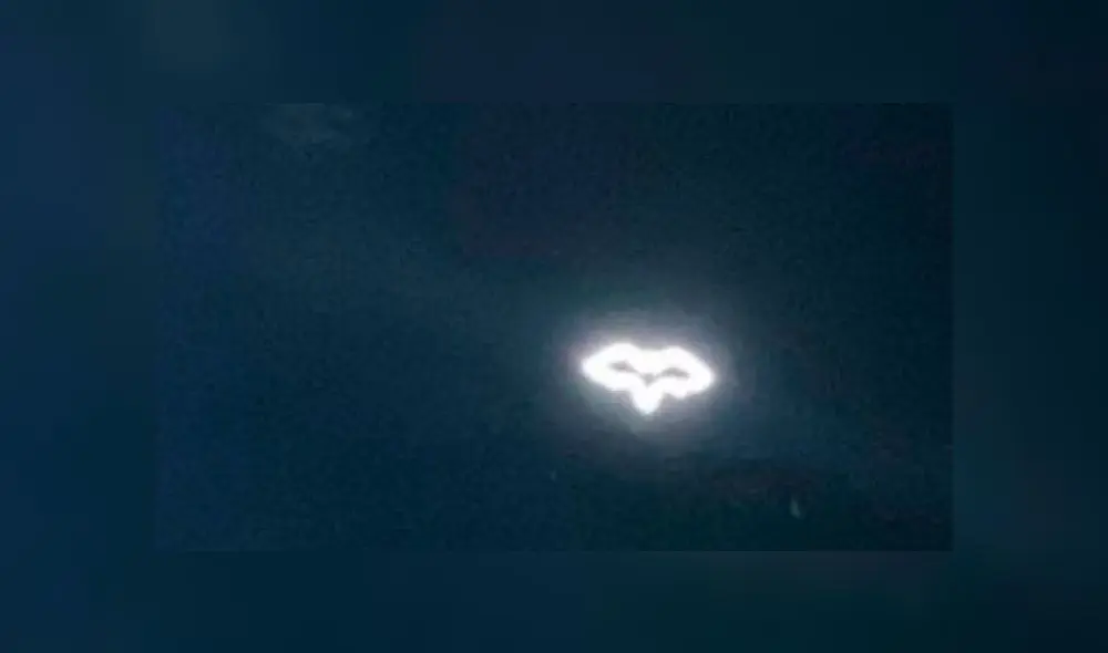 Gobernador chavista sustituyó la tradicional cruz de Navidad por una “bati señal” [FOTOS-VIDEO]