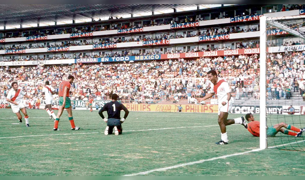 Roberto Chale confesó que su parada de balón ante Bulgaria la aprendió de Alejandro Villanueva. Roberto Chale confesó que su parada de balón ante Bulgaria la aprendió de Alejandro Villanueva.