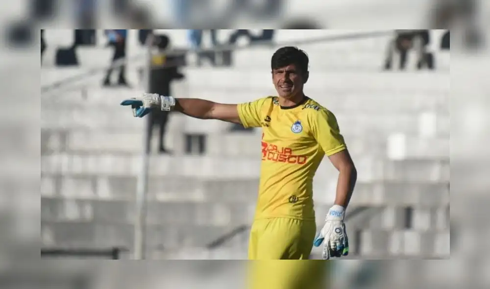 Daniel Ferreyra viene de atajar en Real Garcilaso.