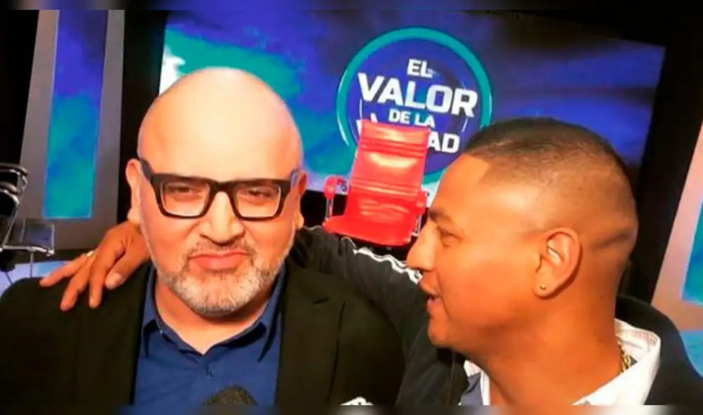 El boxeador compartió en sus redes sociales una foto con el periodista. El boxeador compartió en sus redes sociales una foto con el periodista.