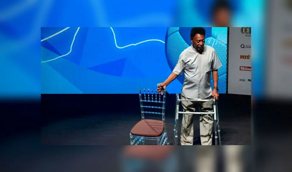 Pelé impacta al mundo al aparecer en una ceremonia con un andador  