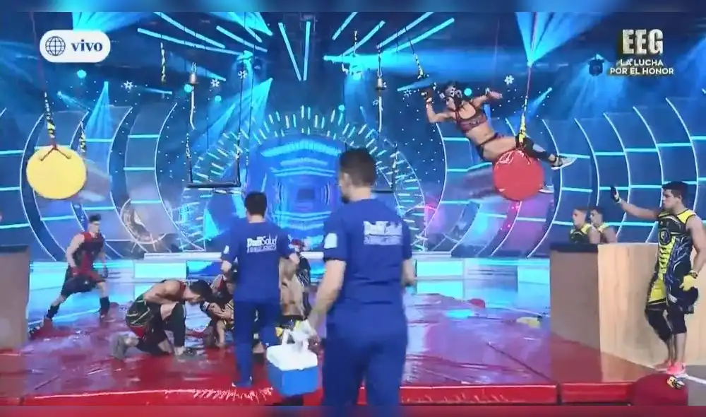 EEG: Karen Dejo lanzó una patada en el rostro de Paloma Fiuza [VIDEO]