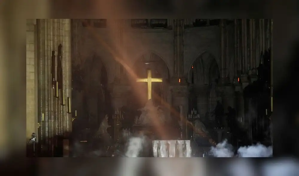 Twitter: Debate entre ateos y creyentes desata furor por incendio en Notre Dame