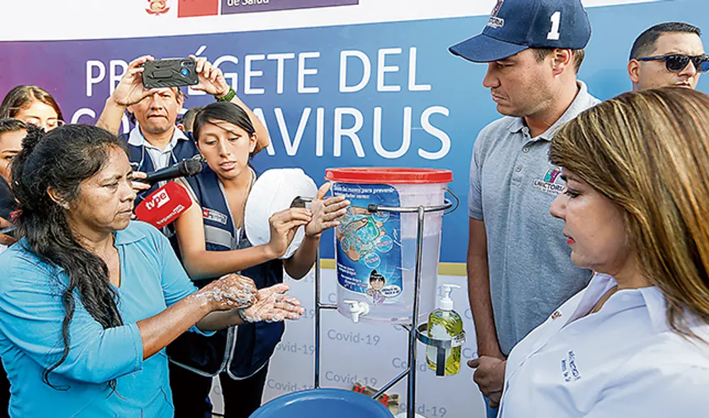 Versión oficial. Ministra Elizabeth Hinostroza confirmó ayer, durante una actividad en La Victoria, que los casos positivos se habían elevado a once. (Foto: MINSA)