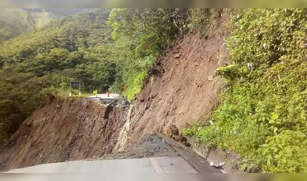 Río Araza destruye tramo de la Interoceánica que une Cusco con Madre de Dios | VIDEO