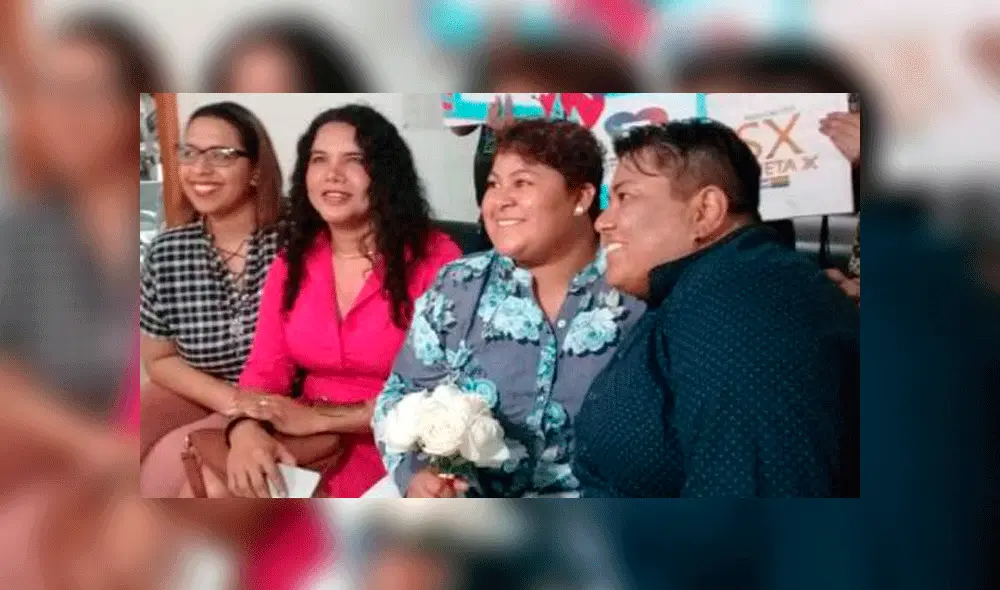 Celebran primer matrimonio igualitario en Registro Civil de Guayaquil. Foto: El Comercio Ecuador Celebran primer matrimonio igualitario en Registro Civil de Guayaquil. Foto: El Comercio Ecuador