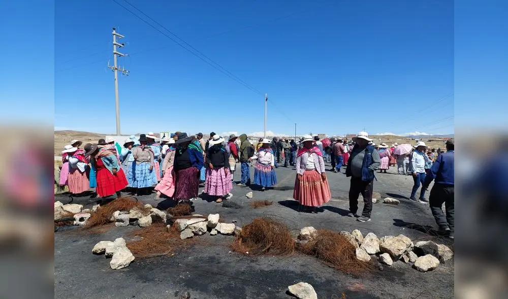 Pobladores de la zona sur de la región Puno bloquean carreteras. Foto: Liubomir Fernandez/ URPI-LR