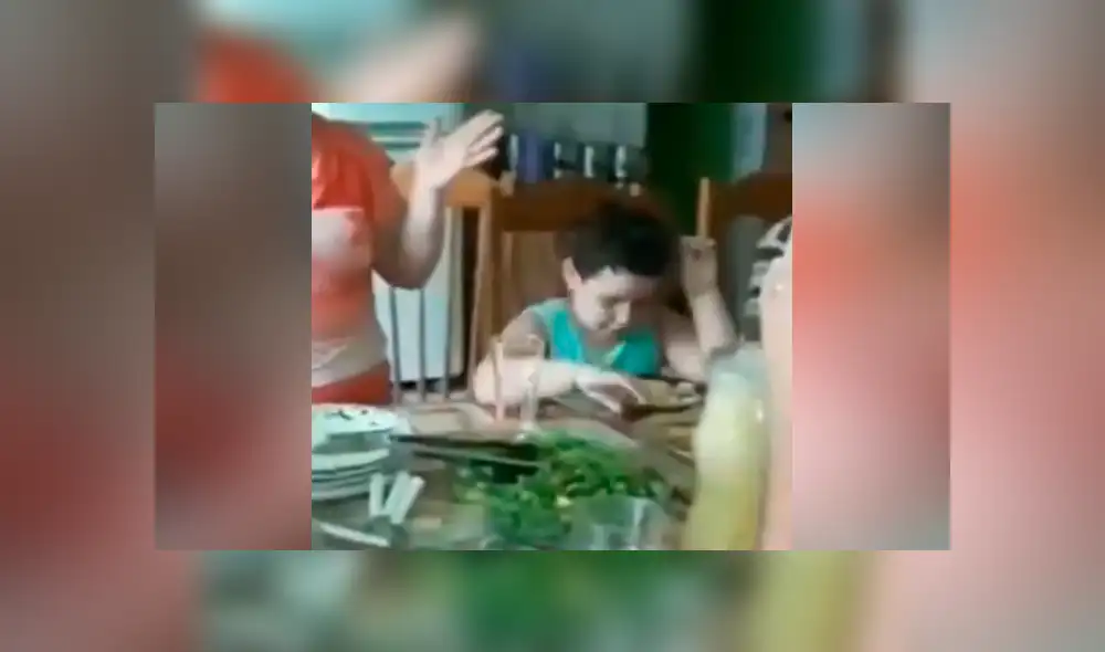 Facebook viral: Niño con hambre debía orar antes de comer y su familia lo descubre [VIDEO]