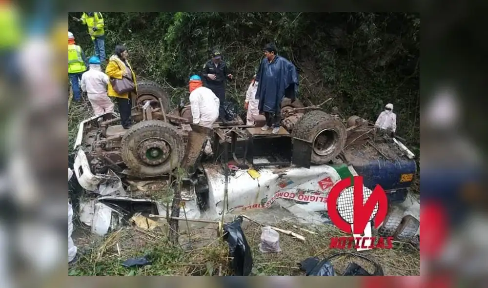 Camión cisterna que cayó al río sería proveedor de empresa que realiza obras en la carretera Huánuco-La Unión.
