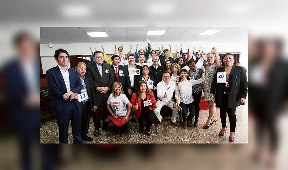 Observados. Lista del Apra en problemas para inscripción. Crédito: Aldair Mejía Observados. Lista del Apra en problemas para inscripción. Crédito: Aldair Mejía