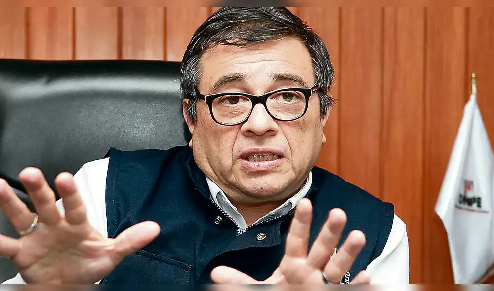 Suspenden al jefe de ONPE, Adolfo Castillo, en pleno proceso electoral