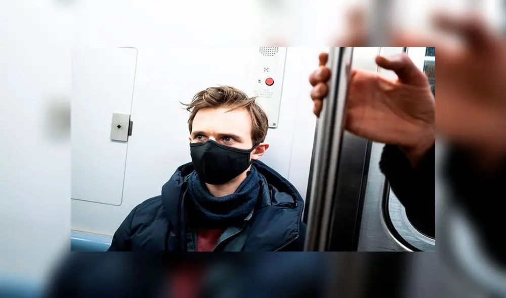 Un hombre con tapabocas en el metro de Nueva York, Estados Unidos. Foto: EFE