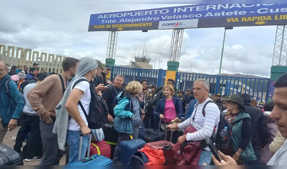 Cusco. turistas fueron afectados durante los últimos bloqueos. Foto Luis Álvarez URPI LR Cusco. turistas fueron afectados durante los últimos bloqueos. Foto Luis Álvarez URPI LR
