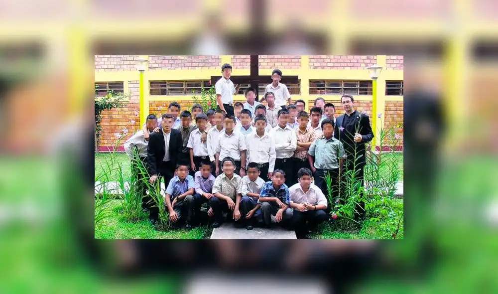 "El padre Santiago me dijo: 'Nunca vayas a contar nada de lo que te estoy haciendo'" "El padre Santiago me dijo: 'Nunca vayas a contar nada de lo que te estoy haciendo'"