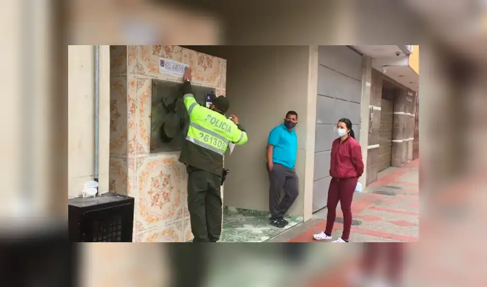 El irresponsable ciudadano y su pareja fueron multadas al igual que otras 12 personas que violaron la cuarentena. El irresponsable ciudadano y su pareja fueron multadas al igual que otras 12 personas que violaron la cuarentena.