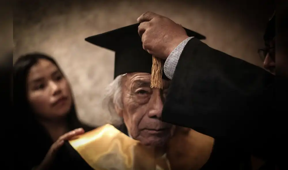 VÍCTOR DELFÍN RECIBE GRADO DE DOCTOR HONORIS CAUSA. FOTO: ALDAIR MEJIA VÍCTOR DELFÍN RECIBE GRADO DE DOCTOR HONORIS CAUSA. FOTO: ALDAIR MEJIA