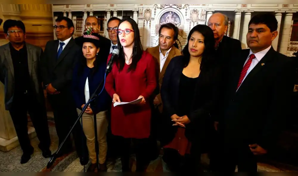 Nuevo Perú propone reubicar a docentes que desaprueben evaluaciones hasta en tres ocasiones Nuevo Perú propone reubicar a docentes que desaprueben evaluaciones hasta en tres ocasiones