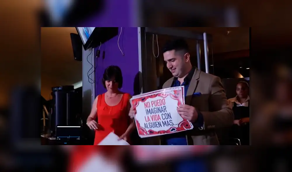 Desliza hacia la izquierda para ver la inesperada sorpresa que se llevó la joven al recibir la propuesta de matrimonio de su pareja.