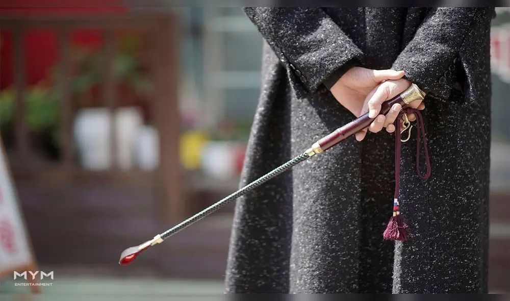 Desliza para ver más fotos de Lee Min Ho en el dorama The king: Eternal monarch.