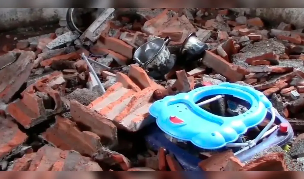 Arequipa: Madre y su hijo se salvan de milagro tras colapso de vivienda. Captura: El Informativo.