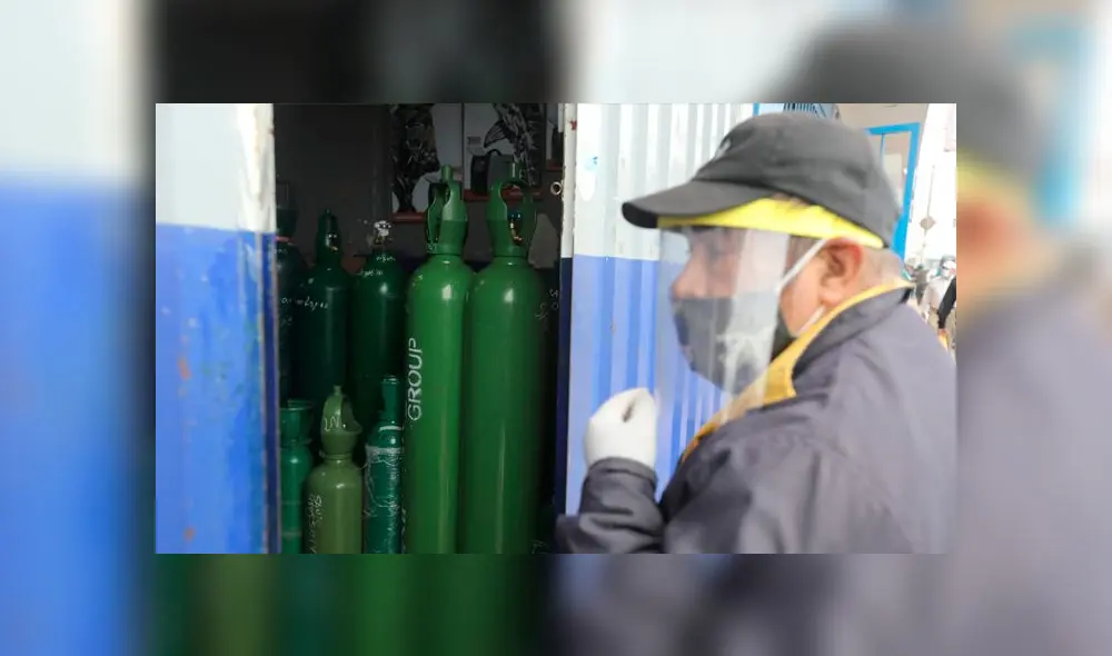Tras el fallecimiento del 'Ángel del oxigeno de San Juan de Miraflores', la empresa OxiRomero vuelve a iniciar sus labores en la venta de oxígeno. Fotos: Jorge Cerdán/ La República.