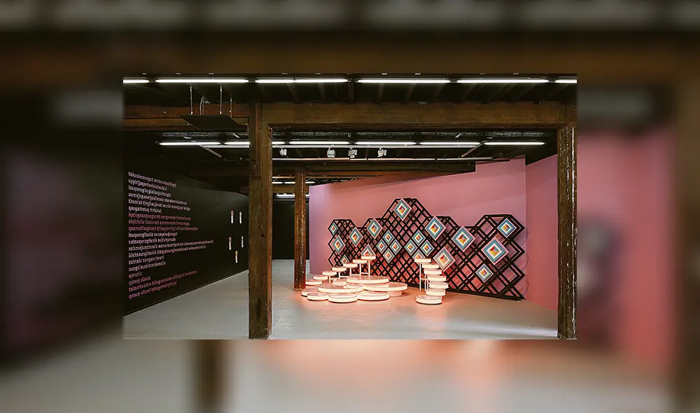 OBRA. “Nuevas Tendencias (Sábado Gigante)”, instalación que Fátima Rodrigo expone en Sídney. (Foto: ZAN WIMBERLY) OBRA. “Nuevas Tendencias (Sábado Gigante)”, instalación que Fátima Rodrigo expone en Sídney. (Foto: ZAN WIMBERLY)