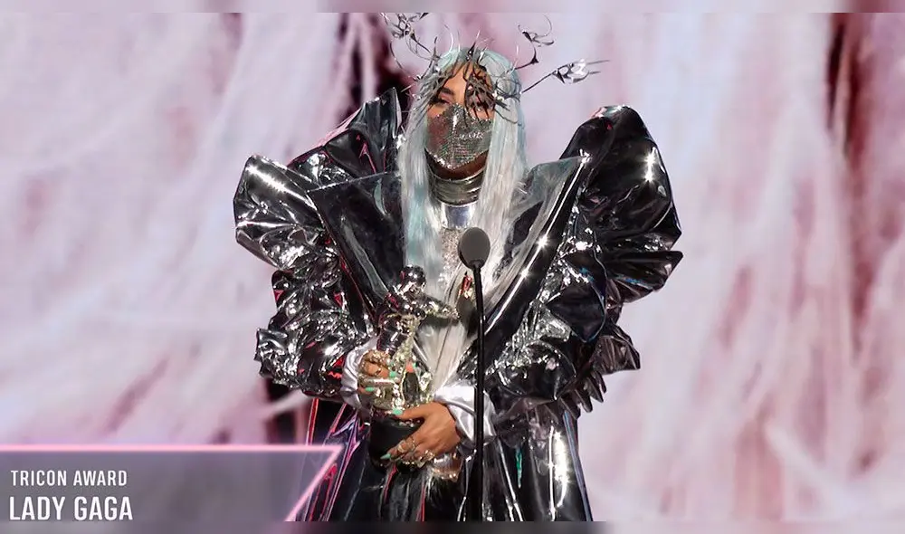 La cantante se convirtió en la estrella de la noche con sus distintos 'outfits' durante la ceremonia. Foto: AFP