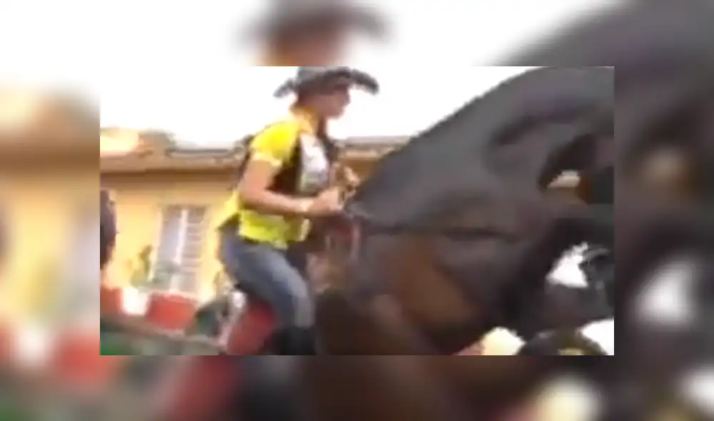 Facebook Viral: Reina de belleza en Colombia pasó terrible momento por culpa de caballo enamorado [VIDEO] 
