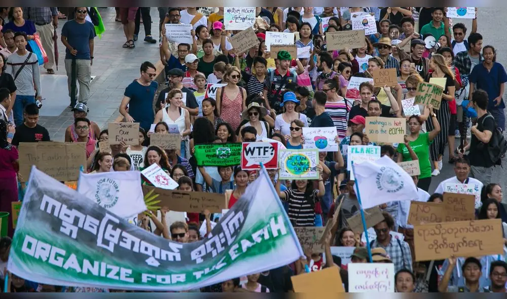 Los manifestantes participan en el Global Climate Strike en Yangon (Birmania) el 22 de septiembre de 2019. Los manifestantes participan en el Global Climate Strike en Yangon (Birmania) el 22 de septiembre de 2019.