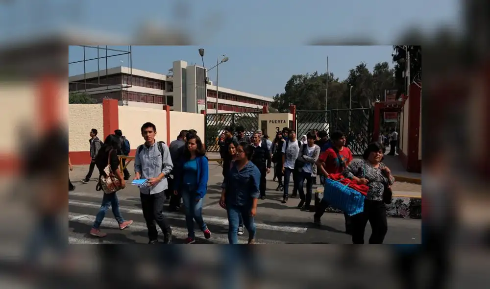 Instalan dos arcos detectores de metales en la puerta 2 y 3 de San Marcos. Créditos: La República. Instalan dos arcos detectores de metales en la puerta 2 y 3 de San Marcos. Créditos: La República.