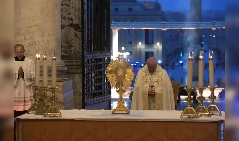 El papa insta al mundo a "remar juntos" contra la pandemia de coronavirus. Foto: EFE/AFP. El papa insta al mundo a "remar juntos" contra la pandemia de coronavirus. Foto: EFE/AFP.