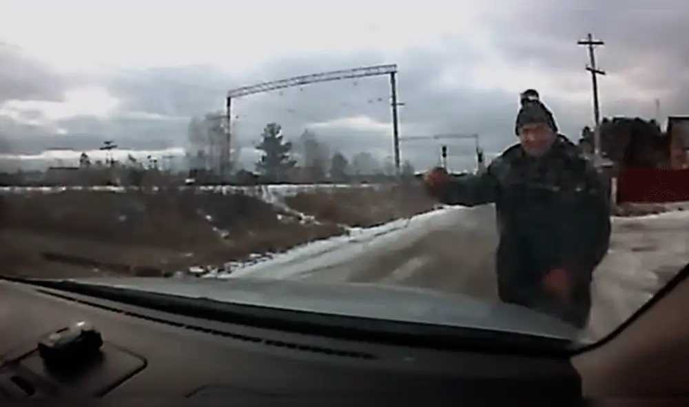 YouTube: sujeto le sacó un ojo y cortó el pecho a dos mujeres [VIDEO]