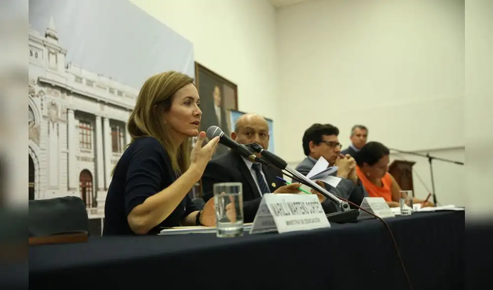 Martens: “Lean, comprendan el currículo y no malinformen”