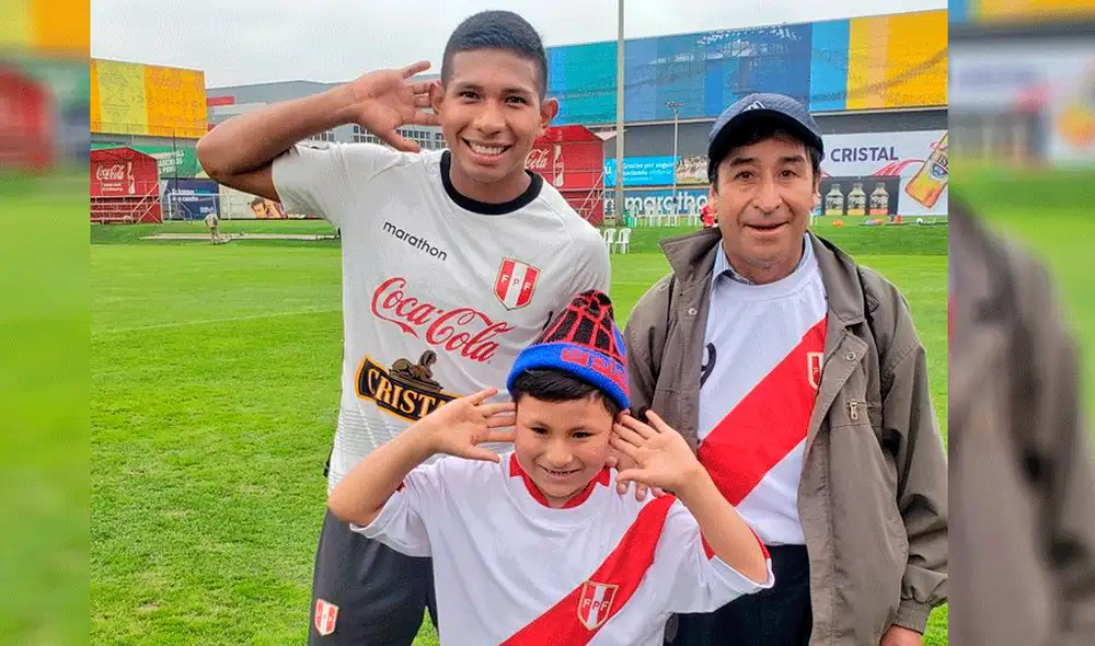Selección peruana recibe visita de niños de la teletón en entrenamiento. Selección peruana recibe visita de niños de la teletón en entrenamiento.