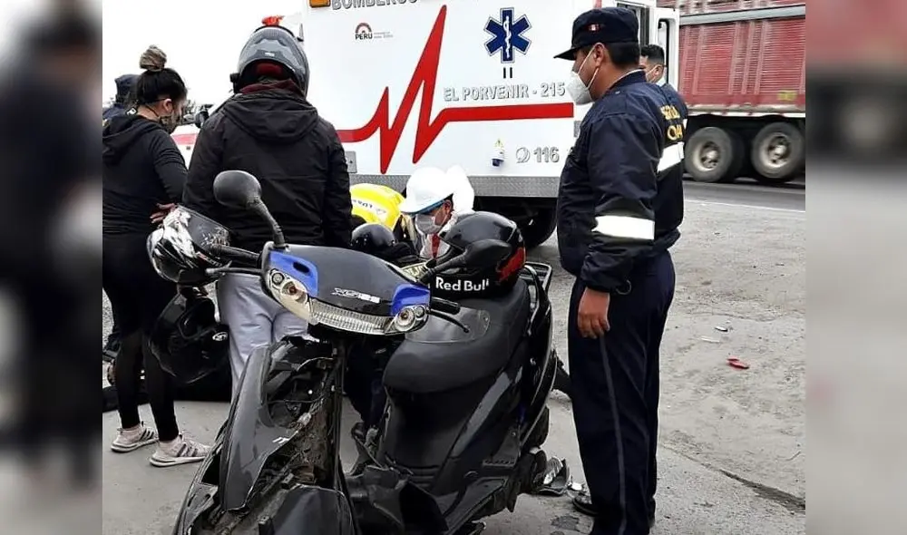 Dos heridos dejó choque entre motocicleta y camioneta.
