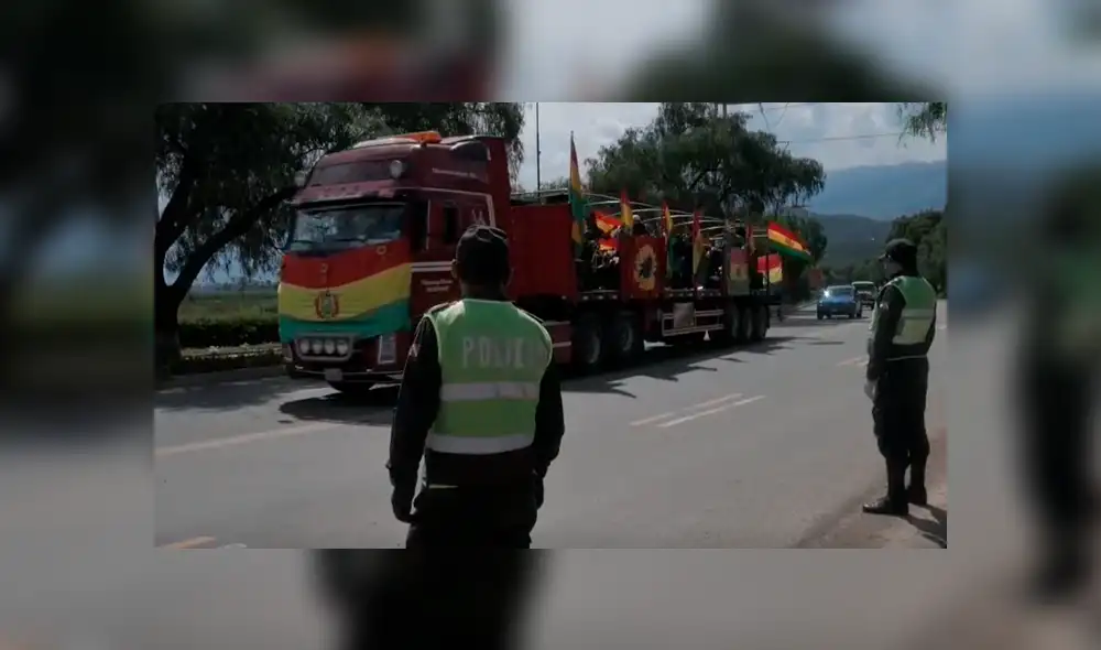 Desliza la imagen de Facebook para verlas todas. Desliza la imagen de Facebook para verlas todas.