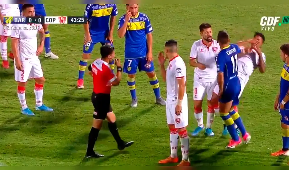 Futbolista chileno es víctima de ‘calzón chino’ y respondió con un codazo [VIDEO]