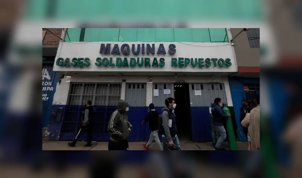 Tras el fallecimiento del 'Ángel del oxigeno de San Juan de Miraflores', la empresa OxiRomero vuelve a iniciar sus labores en la venta de oxígeno. Fotos: Jorge Cerdán/ La República.