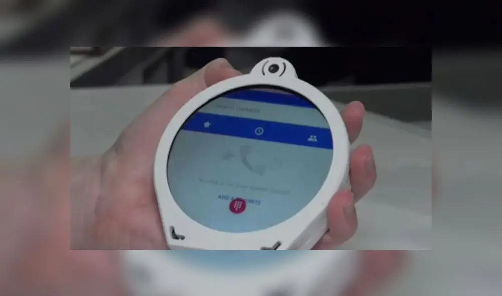 Un extraño smartphone circular ha llamado la atención de todos.