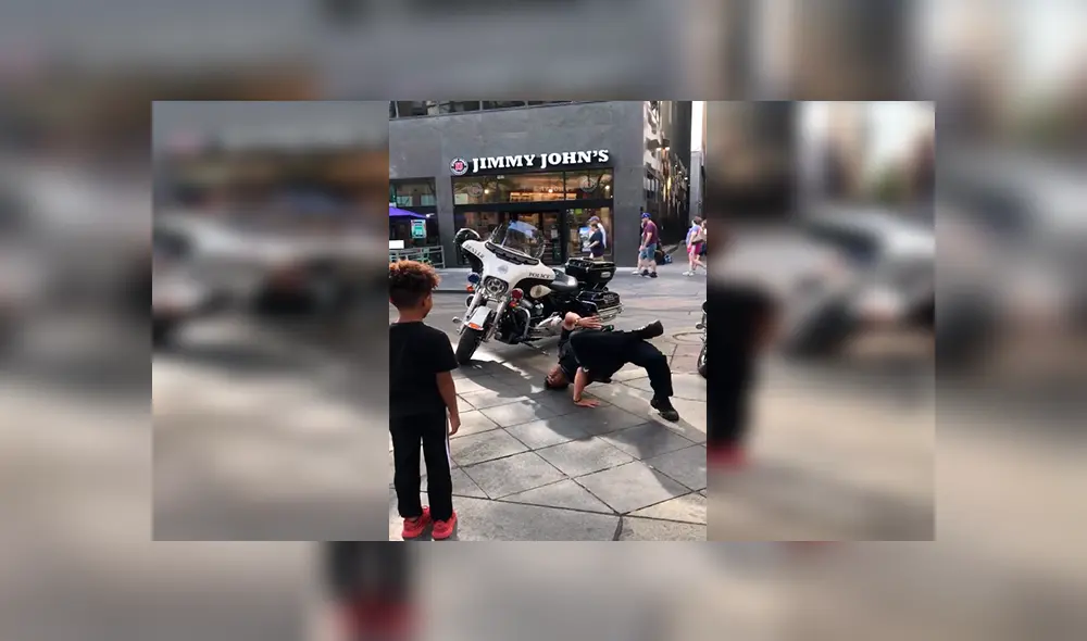 En Facebook, un pequeño quedó impactado con el talento que mostró el policía al aceptar su reto de baile. En Facebook, un pequeño quedó impactado con el talento que mostró el policía al aceptar su reto de baile.