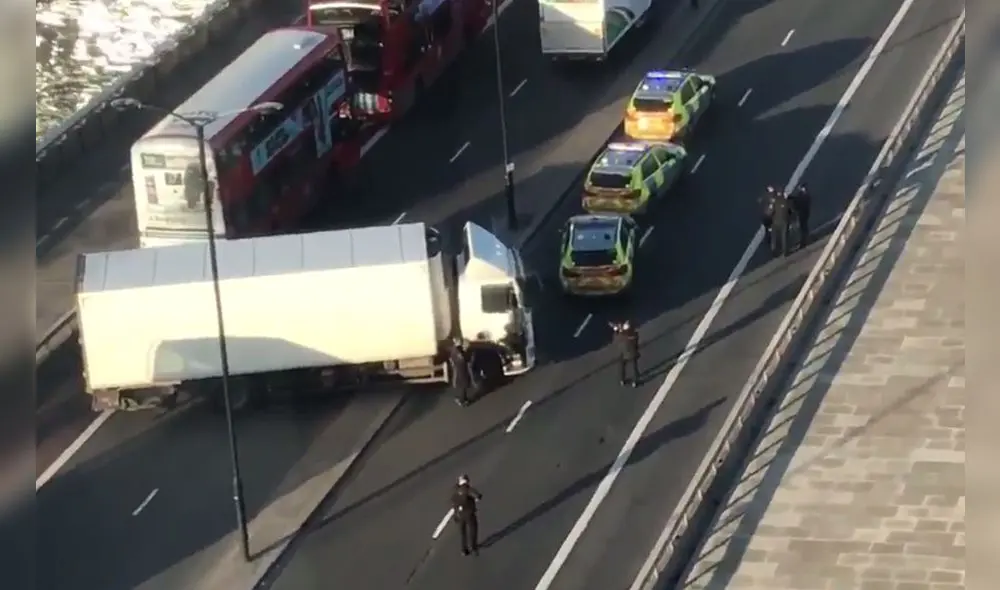 Dos personas murieron y el agresor fue abatido a tiros por la policía británica. Foto: AFP. Dos personas murieron y el agresor fue abatido a tiros por la policía británica. Foto: AFP.