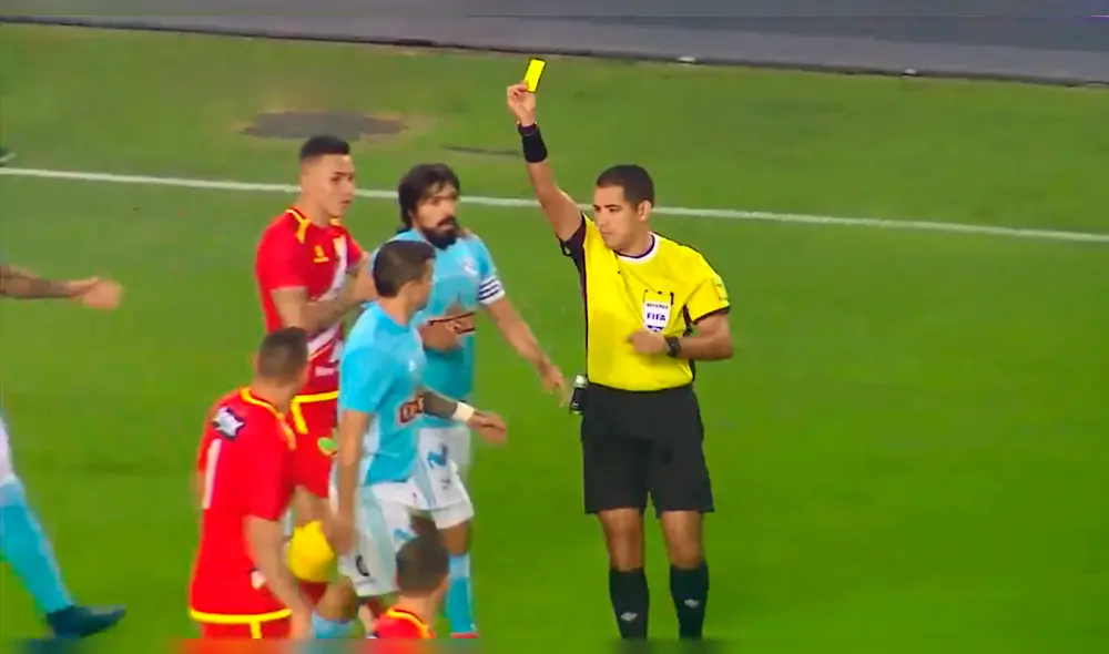 Sporting Cristal vs. Sport Huancayo: Gabriel Costa trató de sorprender al árbitro pero fue amonestado [VIDEO]