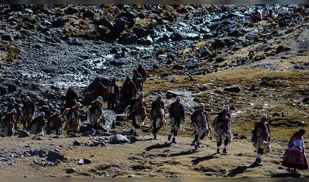 Más de medio millón de peregrinos congrega festividad religiosa en los Andes. Más de medio millón de peregrinos congrega festividad religiosa en los Andes.