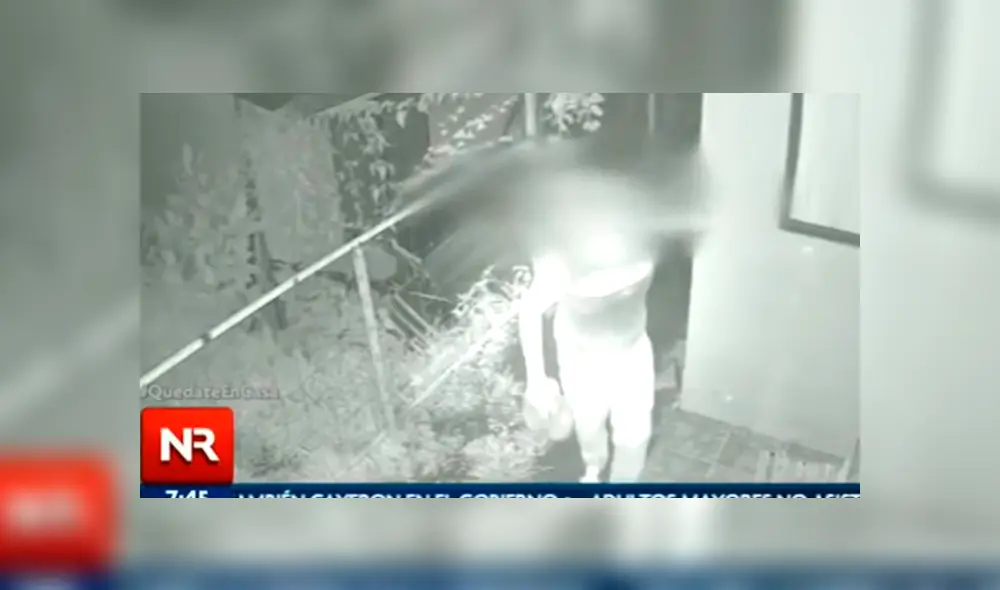 Desliza la imagen de Facebook para ver cómo dio 'aviso' a la policía el can. Foto: Noticias Repretel