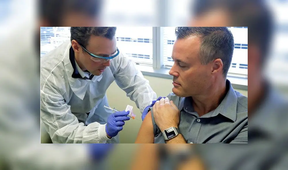 La vacuna de Moderna contra el coronavirus es probada en uno de los voluntarios. Foto: AP. La vacuna de Moderna contra el coronavirus es probada en uno de los voluntarios. Foto: AP.