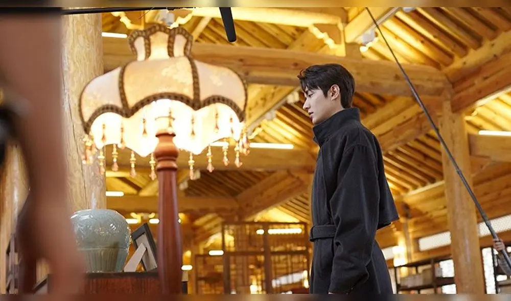 Desliza para ver más fotos del dorama The king eternal monarch de Netflix.