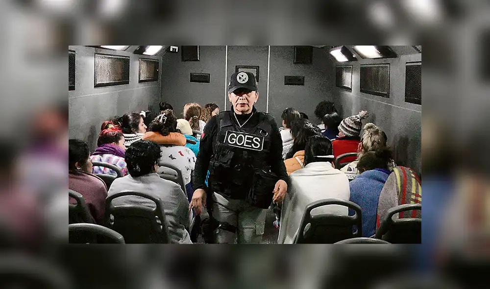 Traslado. Bajo estrictas medidas de seguridad las internas fueron conducidas a Chorrillos.