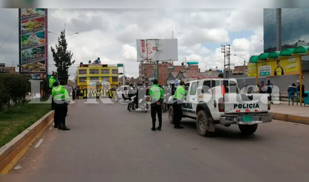 Juliaca: Reportan un detenido e incidentes durante paro de estudiantes de la Universidad Andina [VIDEO Y FOTOS]